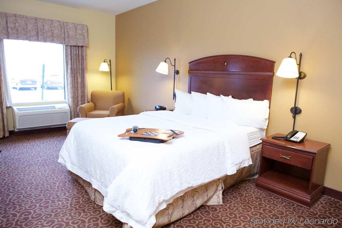 Hampton Inn By Hilton Litchfield Exterior photo